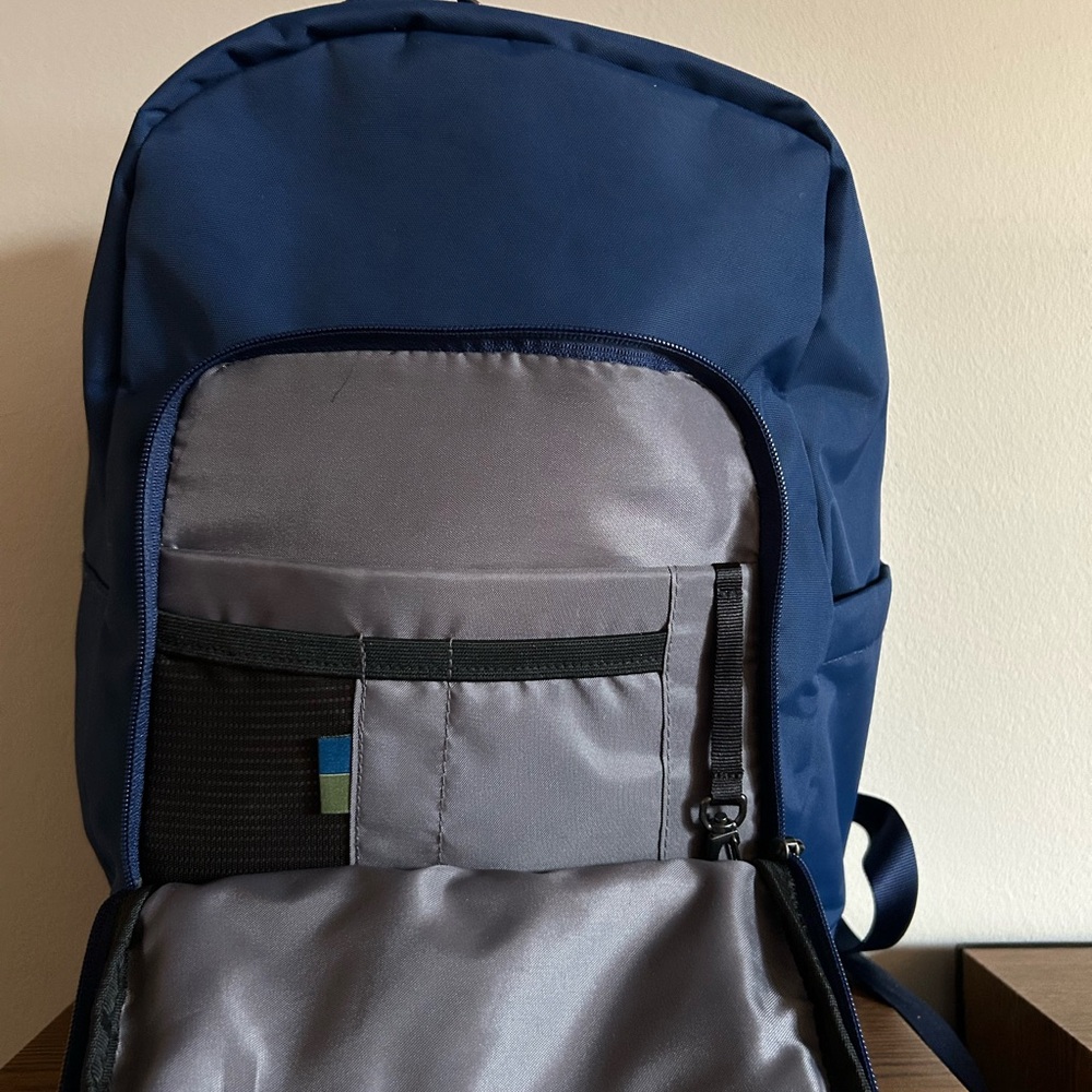 Open Story Backpack - Picture 3 of 7